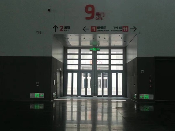 智能疏散指示系統(tǒng)如何實(shí)時(shí)感知火災(zāi)并作出反應(yīng)？