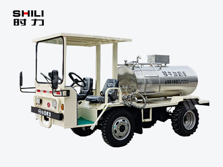 1方電動四輪犢牛喂奶車（臥式罐、帶攪拌）